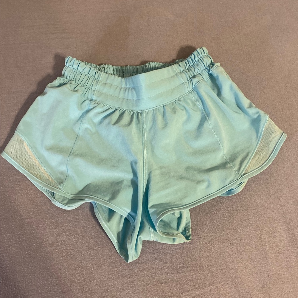 Lululemon hotty hot shorts cyan blue size 2 length 2.5